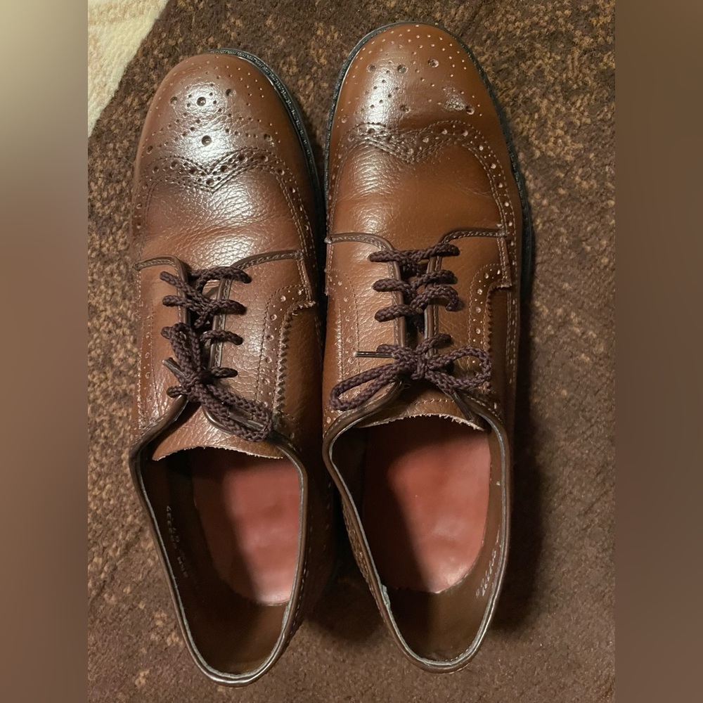 Vintage Men’s Strand Cap-toe Oxford Dress Shoe 
Size: 8 1/2D
